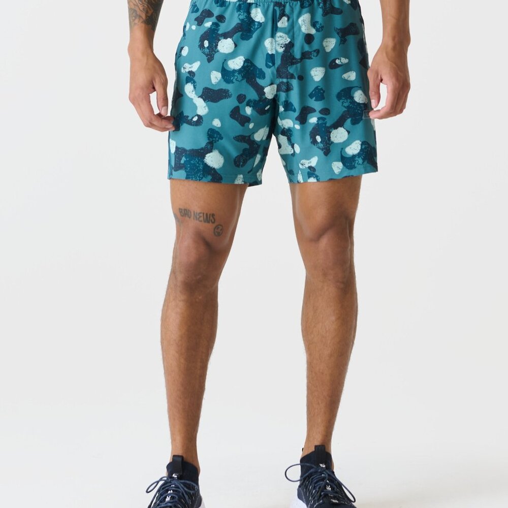 Legends Bishop Short Distressed Camo Marine Size XLXL / 7” / Liner